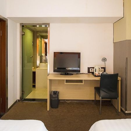 Motel Shenzhen Longgang Longcheng Square Metro Station מראה חיצוני תמונה